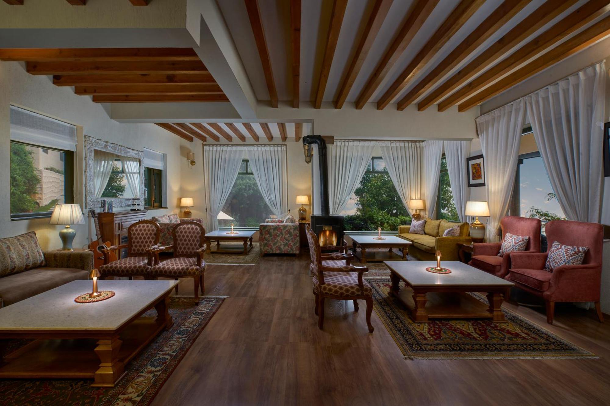Larisa Resort, Hotel