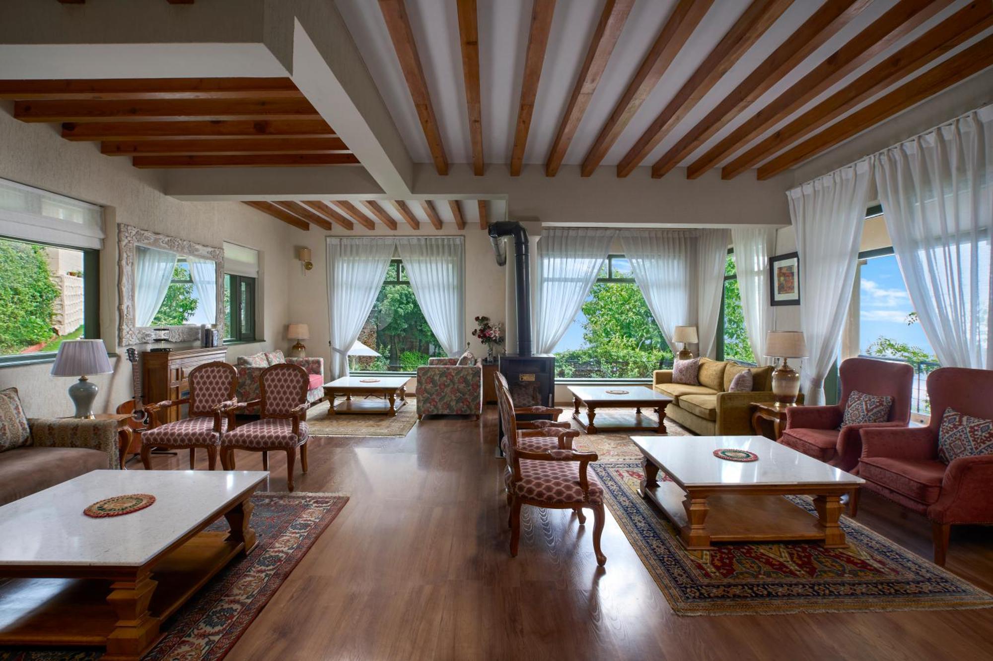 Hotel Larisa Resort, Mussoorie